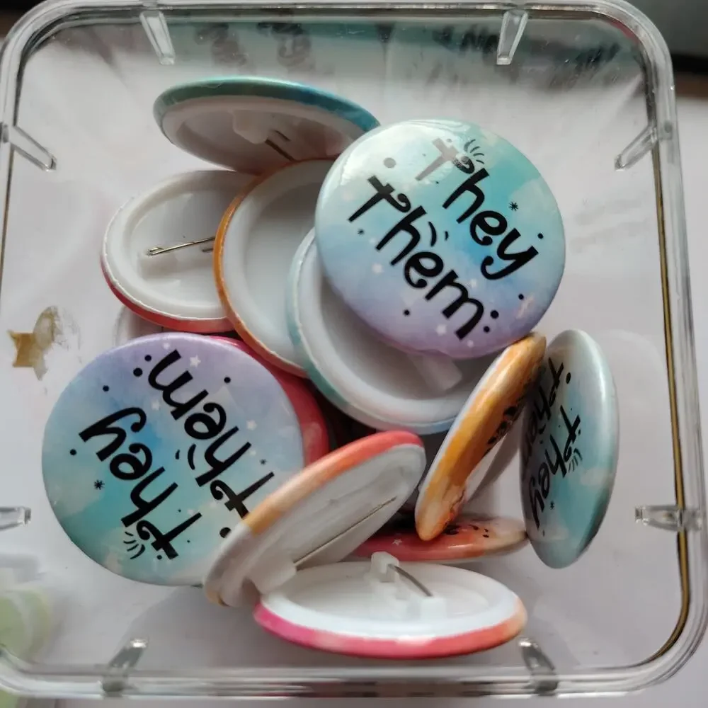 CUTE BRIGHT AND LIGHT PRIDE PRONOUN PIN BUTTONS